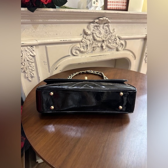 $2599 on-site ! Chanel Vintage patent East west classic flap shoulder bag - Picture 6 of 9